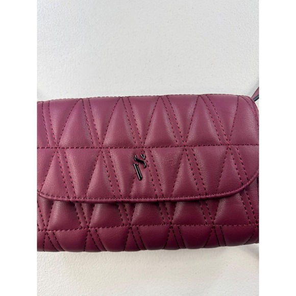 Simply Vera Vera Wang Burgundy Quilted Crossbody Bag Purse Small Flap - Picture 5 of 8
